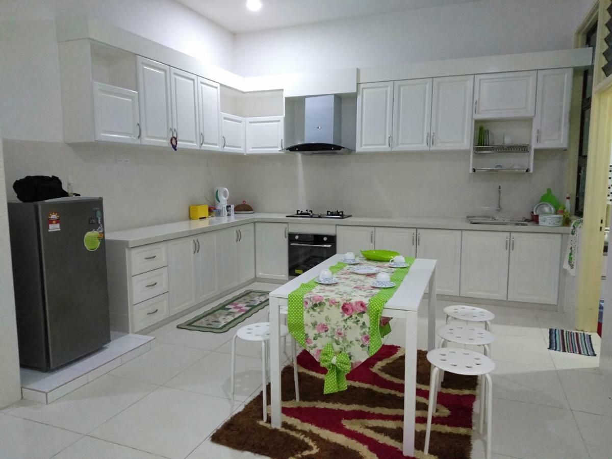 Seri Homestay 293 Sungai Petani Esterno foto